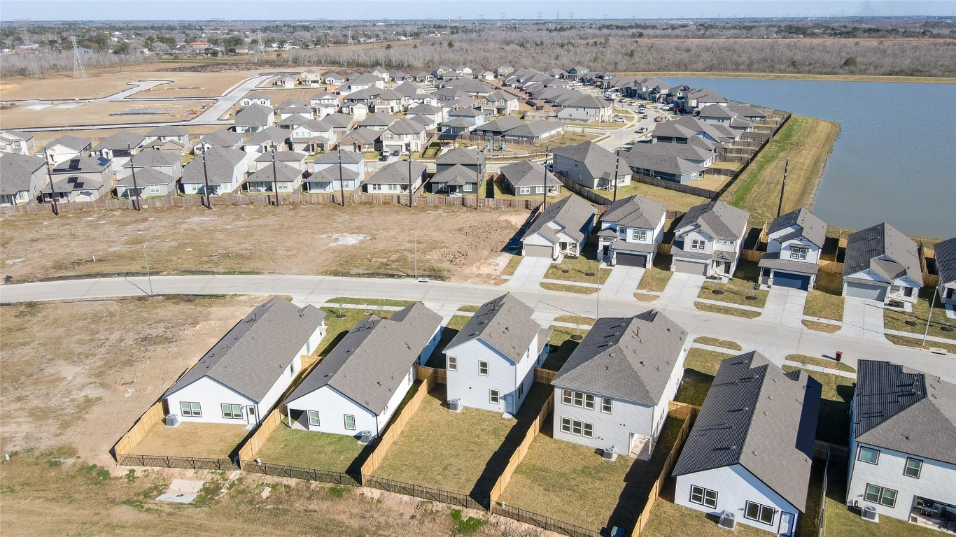 6618 Escondido Drive Rosharon, TX 77583 - Photo 30 of 31 an aerial view of a residential houses with outdoor space