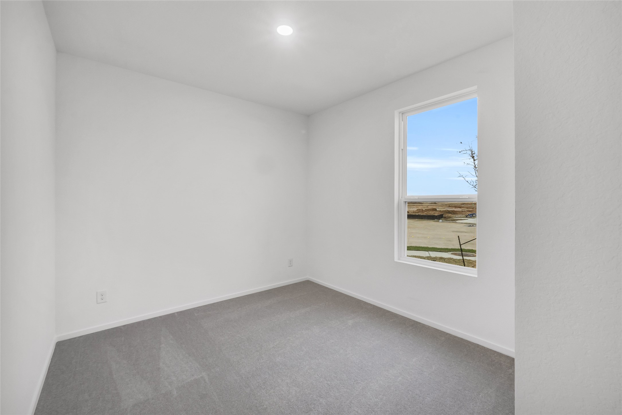 22011 Maddaloni View Drive Hockley, TX 77447 - Photo 19 of 33 an empty room with a window