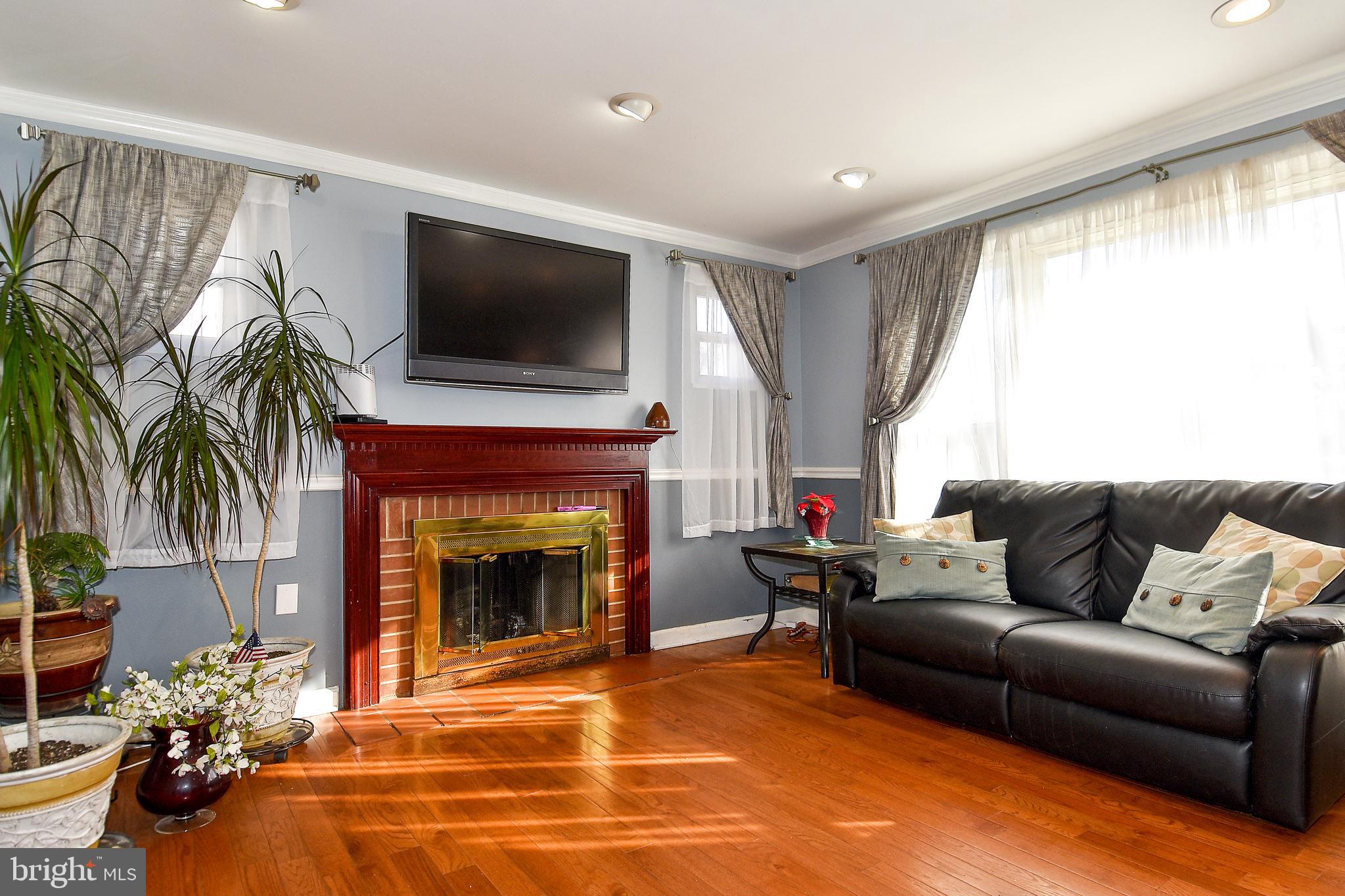 3531 Greenly Street Silver Spring, MD 20906 - Photo 7 of 34 Living Room