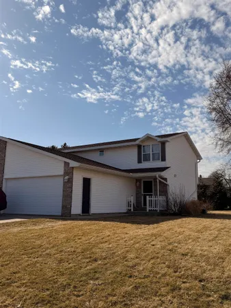$299,900 | 1935 Anita Court, Appleton, WI 54913