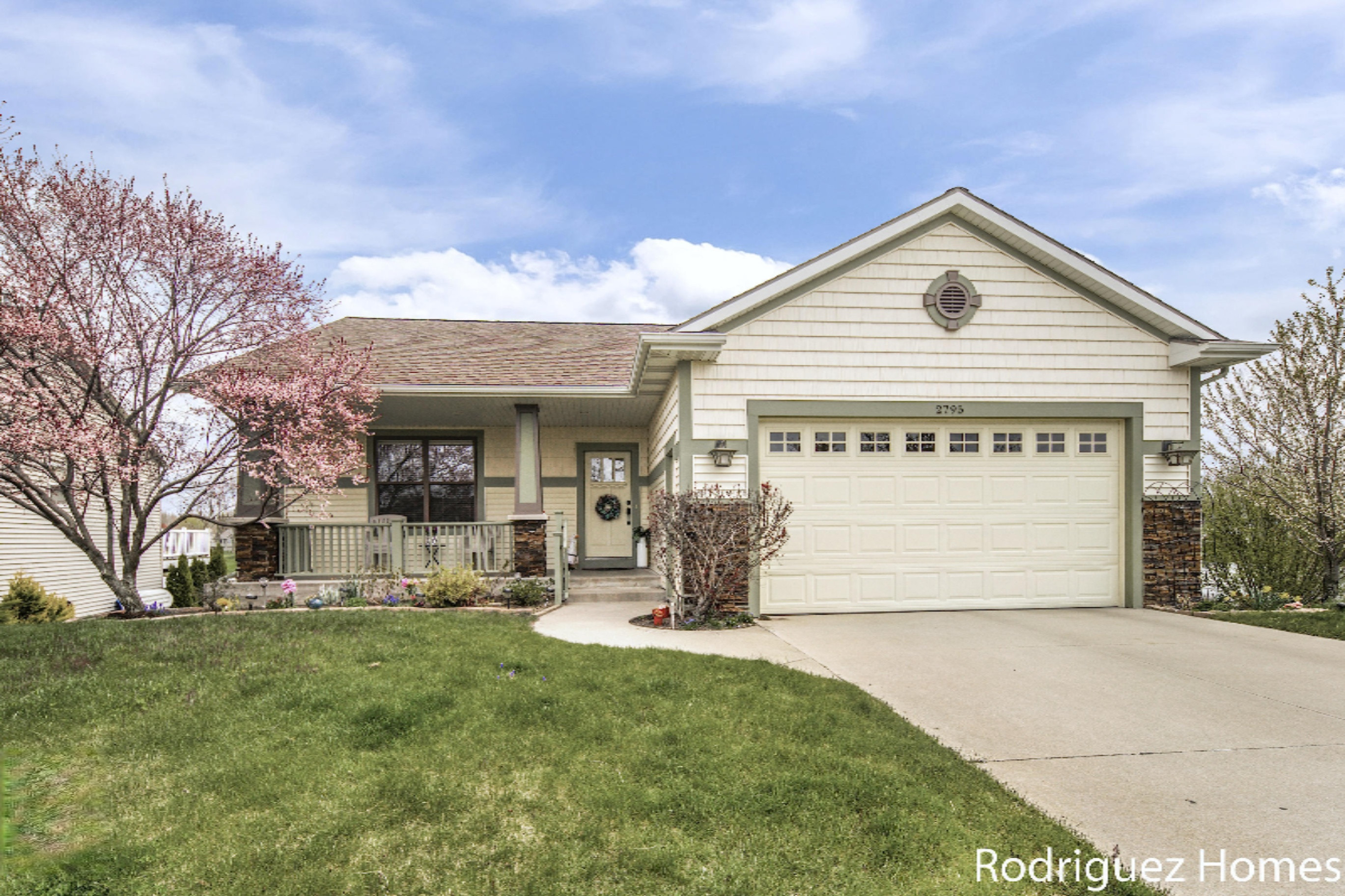 2795 Riley Ridge Road Holland, MI 49424 - Photo 3 of 39 DSC05541