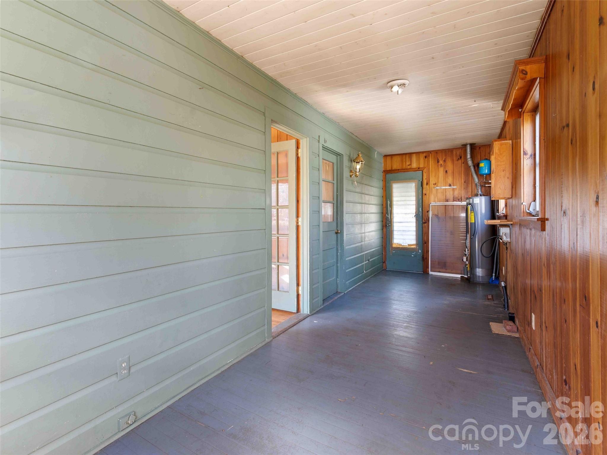 118 Rutledge Drive Hendersonville, NC 28739 - Photo 12 of 48 a view of entryway with workspace