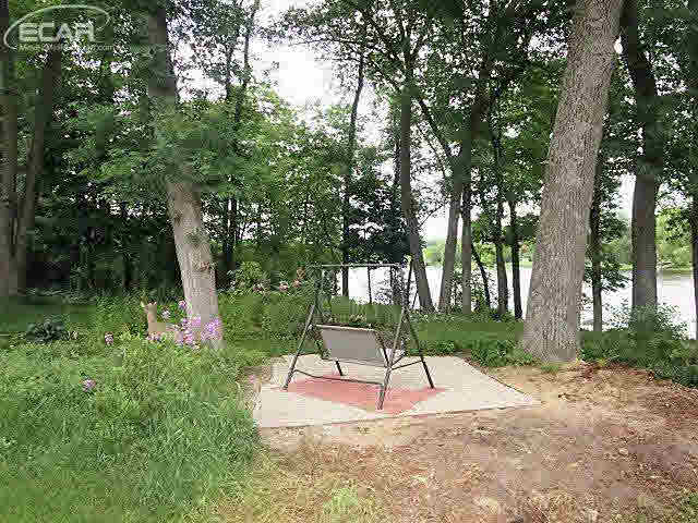 13455 White Lake Road Fenton, MI 48430 - Photo 8 of 30 21173594-7.JPG