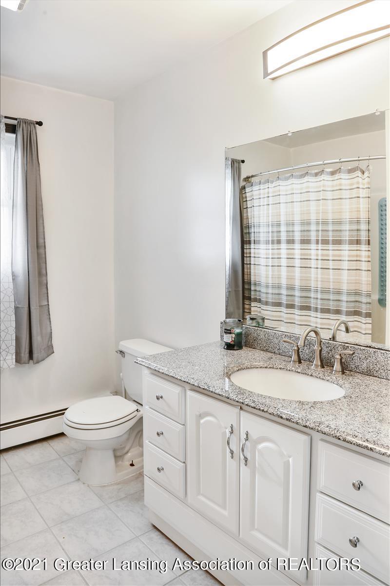 7365 Pittsburg Road Durand, MI 48429 - Photo 29 of 48 Nhallway bathroom