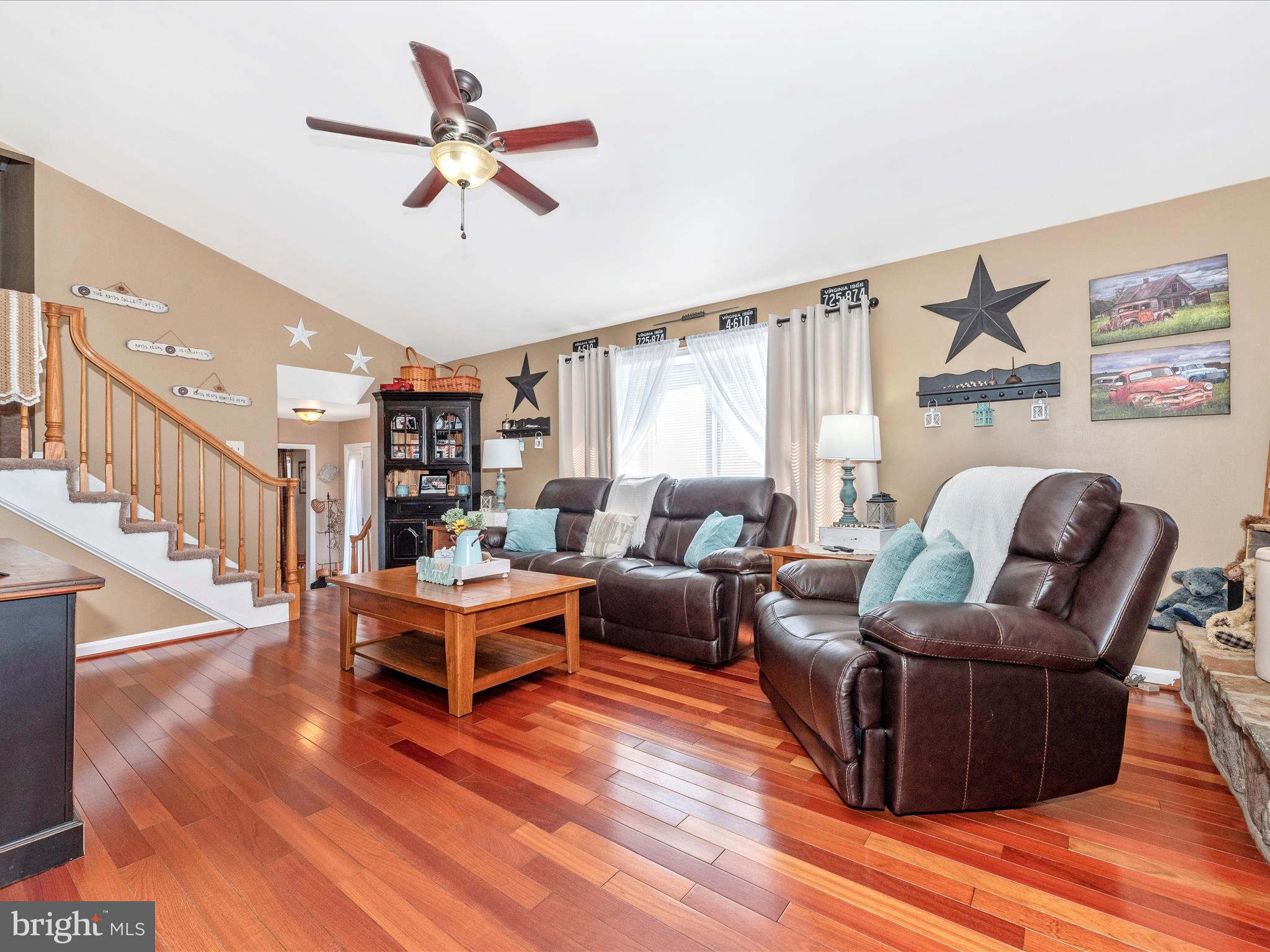 6320 Debold Road Sabillasville, MD 21780 - Photo 18 of 73 Living Room