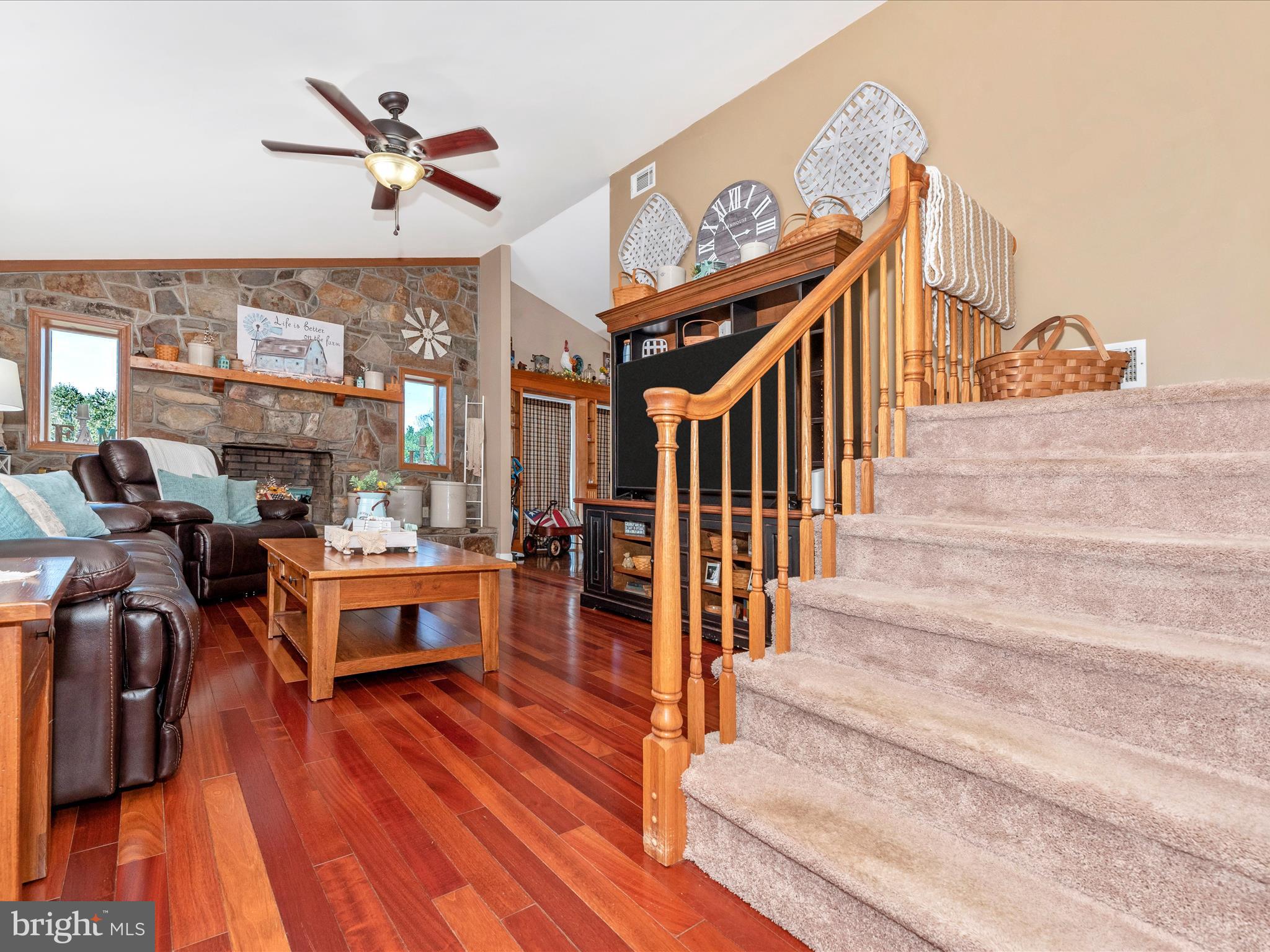 6320 Debold Road Sabillasville, MD 21780 - Photo 20 of 73 Staircase