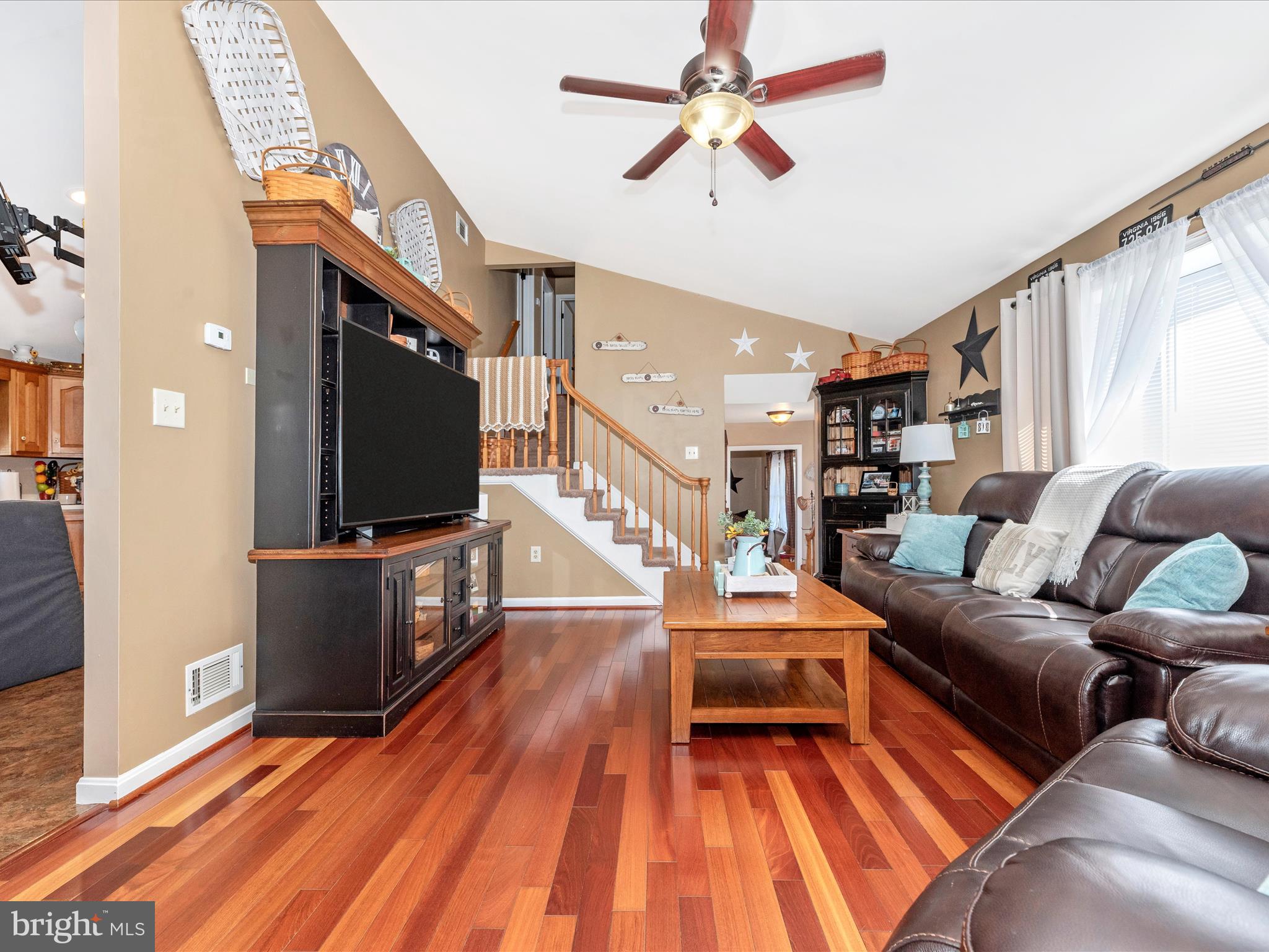 6320 Debold Road Sabillasville, MD 21780 - Photo 27 of 73 Living Room