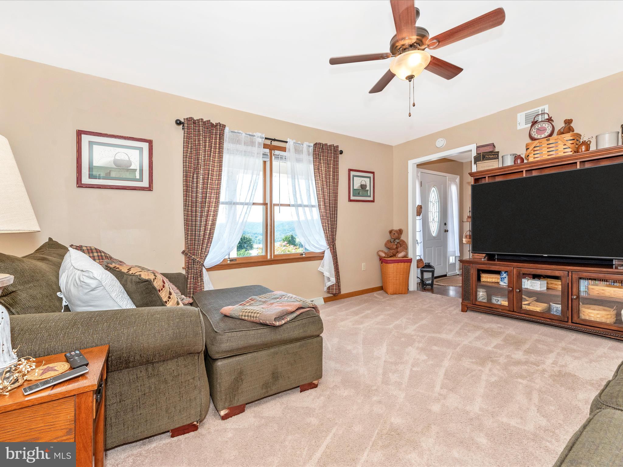 6320 Debold Road Sabillasville, MD 21780 - Photo 30 of 73 Family Room