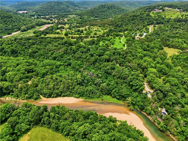$8,750,000 | 749 Madison 1556 Eureka Springs, Eureka Springs, AR 72632