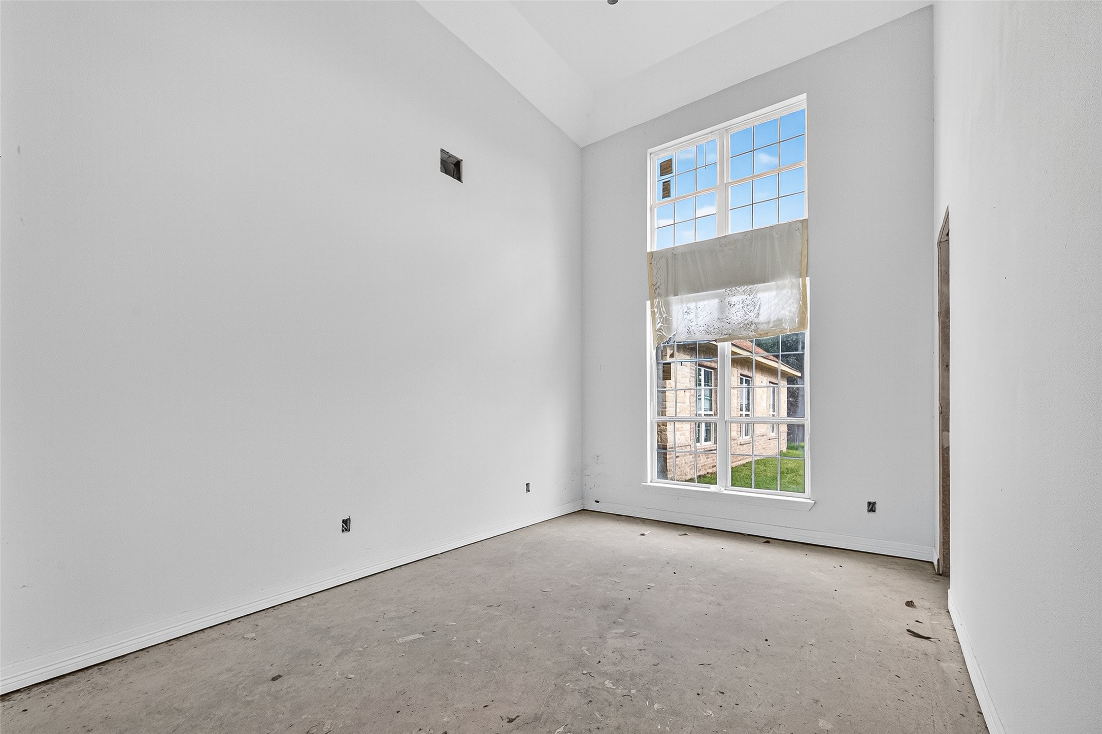 1013 Battlebell Road Highlands, TX 77562 - Photo 14 of 47 an empty room with windows and closet