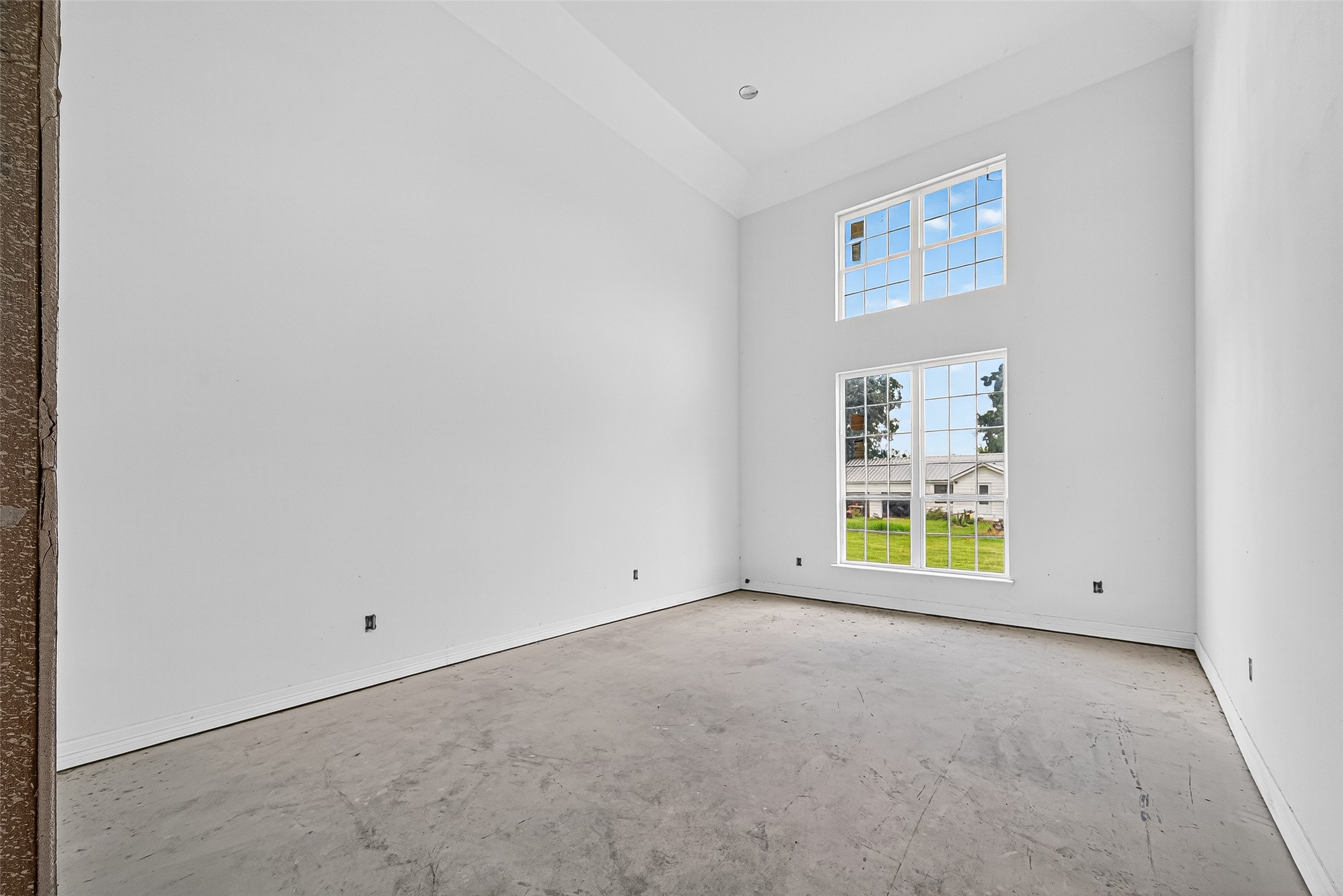 1013 Battlebell Road Highlands, TX 77562 - Photo 19 of 47 an empty room with a window