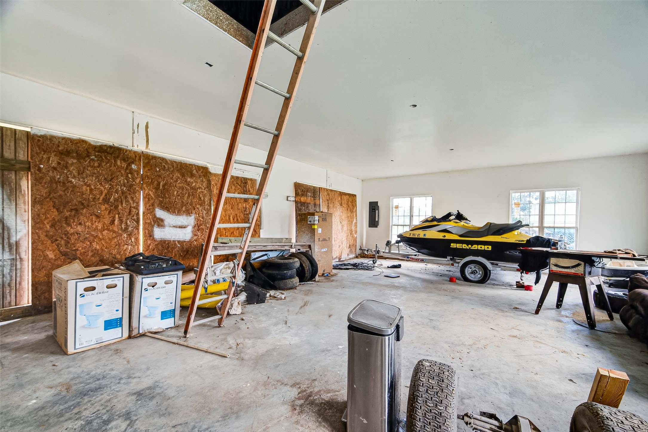 1013 Battlebell Road Highlands, TX 77562 - Photo 22 of 47 a living room with furniture and a window