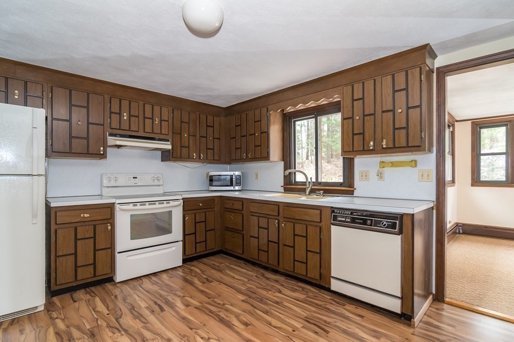 21 Ruel Drive Dover, MA 02030 - Photo 8 of 31 Gallery Image 8