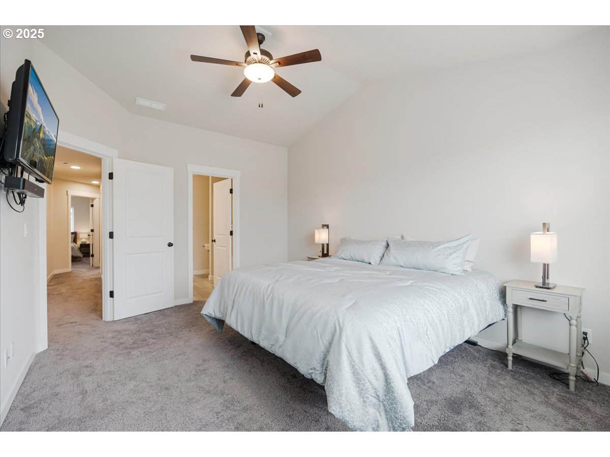 2856 South Nectarine Street Cornelius, OR 97113 - Photo 17 of 39 Bedroom, Primary