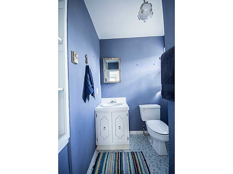 16 Baldwin Road Middletown, RI 02842 - Photo 17 of 25 Bathroom.