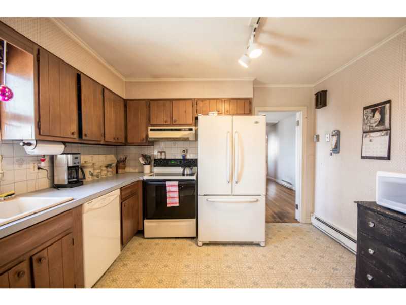 16 Baldwin Road Middletown, RI 02842 - Photo 9 of 25 Kitchen.