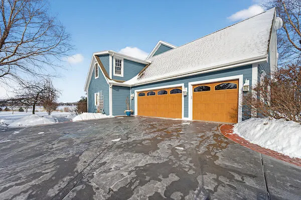 $1,050,000 | W287-n6371 Broadwing Court, Merton, WI 53029