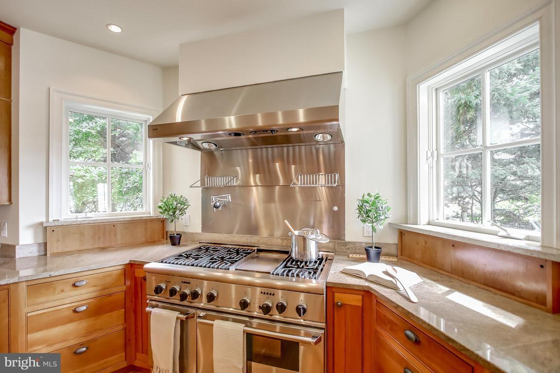 2021 Homewood Road Annapolis, MD 21409 - Photo 8 of 30 Kitchen