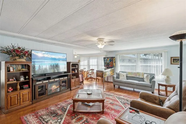 $128,500 | 221 Pinewood Drive, Eustis, FL 32726