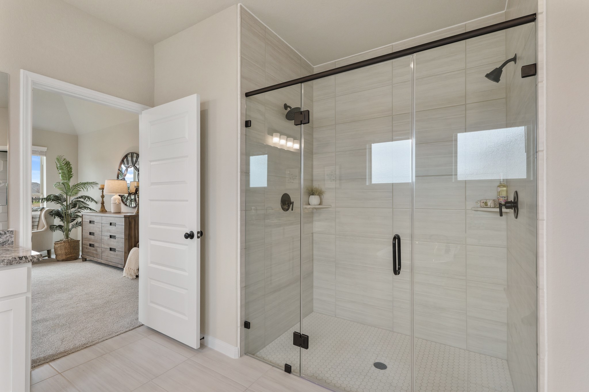 140 Peninsula Point Drive Montgomery, TX 77356 - Photo 13 of 32 Large shower in the owner's bath