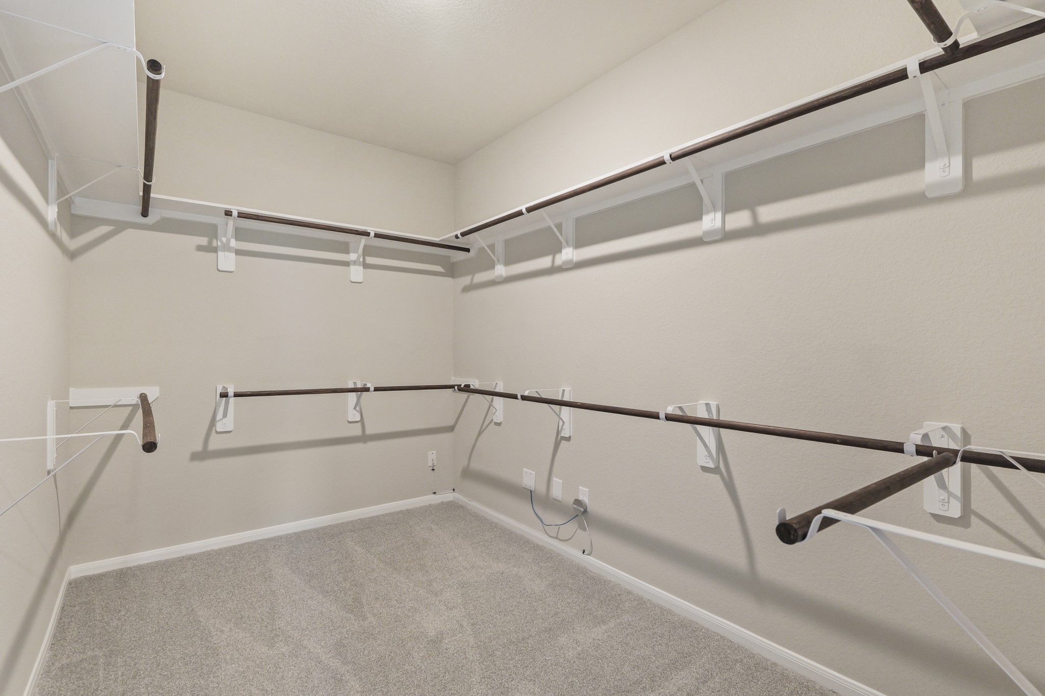 140 Peninsula Point Drive Montgomery, TX 77356 - Photo 14 of 32 Huge walk-in closet in owner's suite