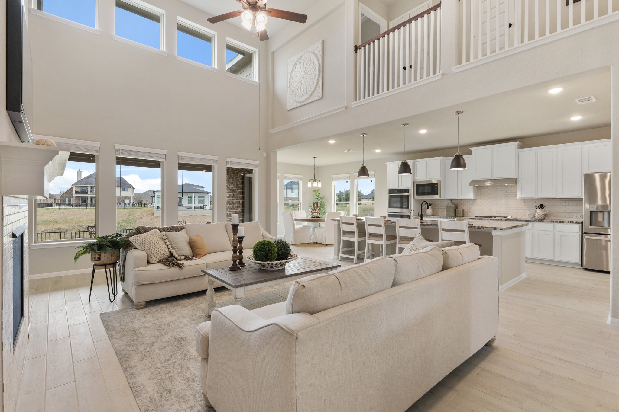 140 Peninsula Point Drive Montgomery, TX 77356 - Photo 5 of 32 Impressive great room