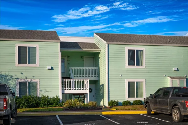 $395,500 | 611 Lauderdale Drive, Unit 611, Rockport, TX 78382