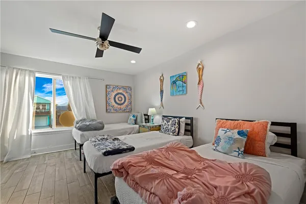 $395,500 | 611 Lauderdale Drive, Unit 611, Rockport, TX 78382