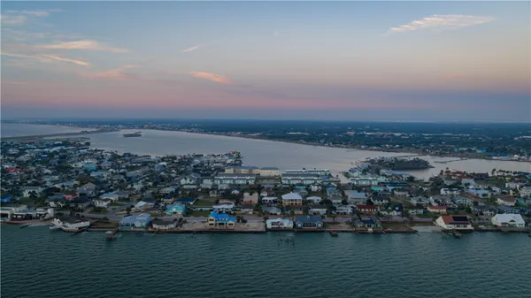 $395,500 | 611 Lauderdale Drive, Unit 611, Rockport, TX 78382