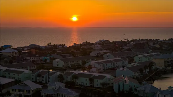 $395,500 | 611 Lauderdale Drive, Unit 611, Rockport, TX 78382