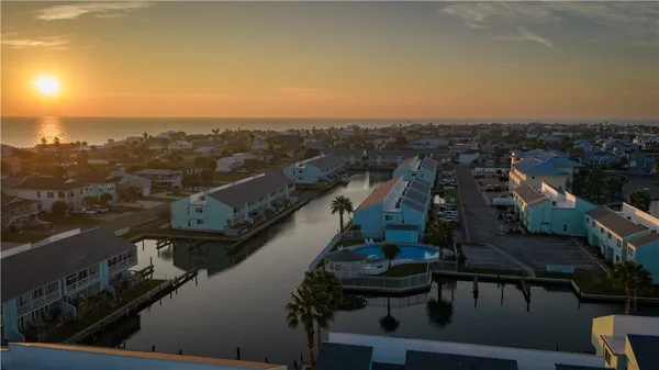 $395,500 | 611 Lauderdale Drive, Unit 611, Rockport, TX 78382