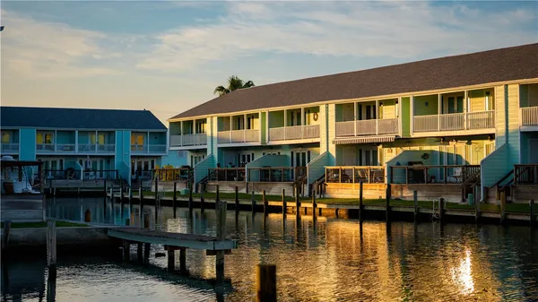$395,500 | 611 Lauderdale Drive, Unit 611, Rockport, TX 78382