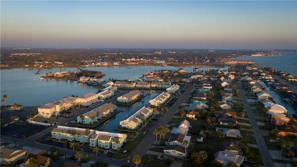 $395,500 | 611 Lauderdale Drive, Unit 611, Rockport, TX 78382
