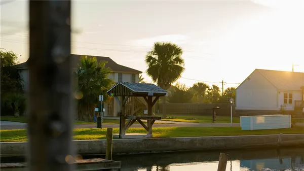 $395,500 | 611 Lauderdale Drive, Unit 611, Rockport, TX 78382