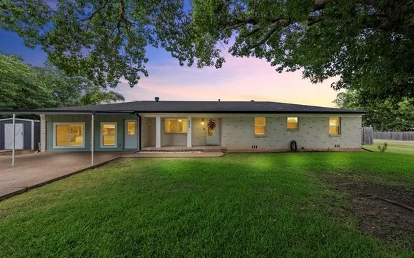 $435,000 | 525 West 7th Street, Crawford, TX 76638