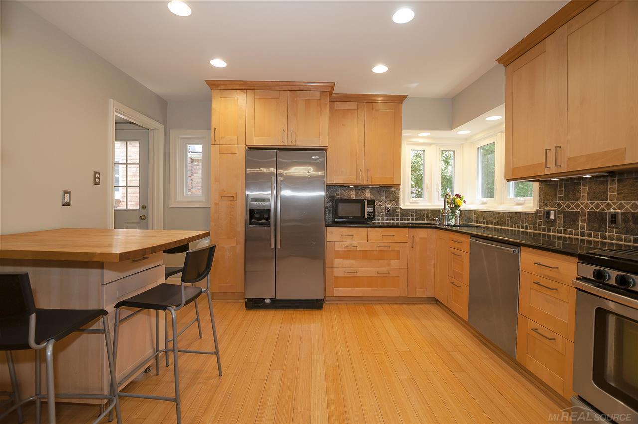 323 Moran Road Grosse Pointe Farms, MI 48236 - Photo 15 of 33