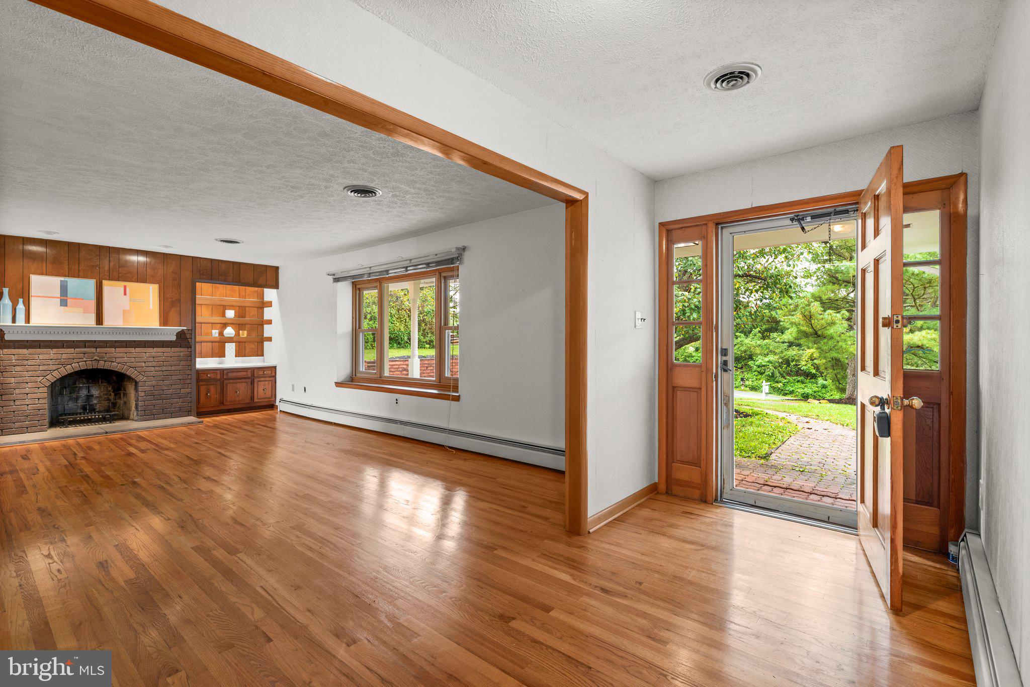 2938 Thurston Road Frederick, MD 21704 - Photo 4 of 44 Foyer