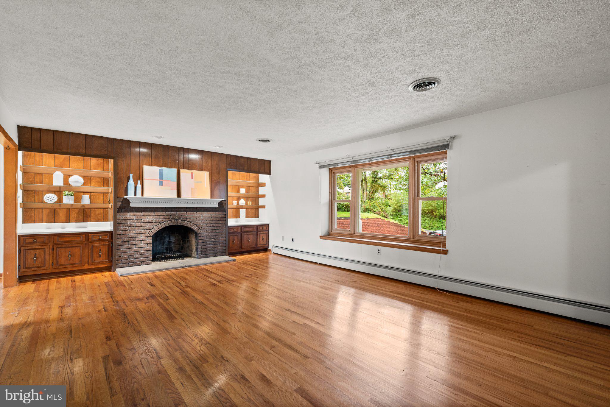 2938 Thurston Road Frederick, MD 21704 - Photo 5 of 44 Living Room