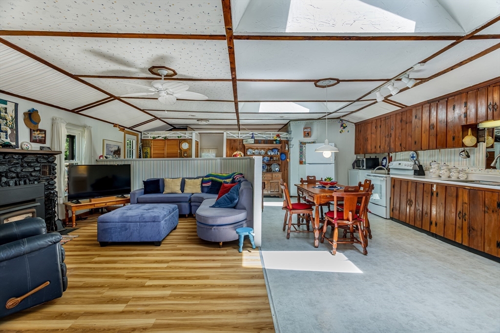 2400 West State Road Ashby, MA 01431 - Photo 4 of 30