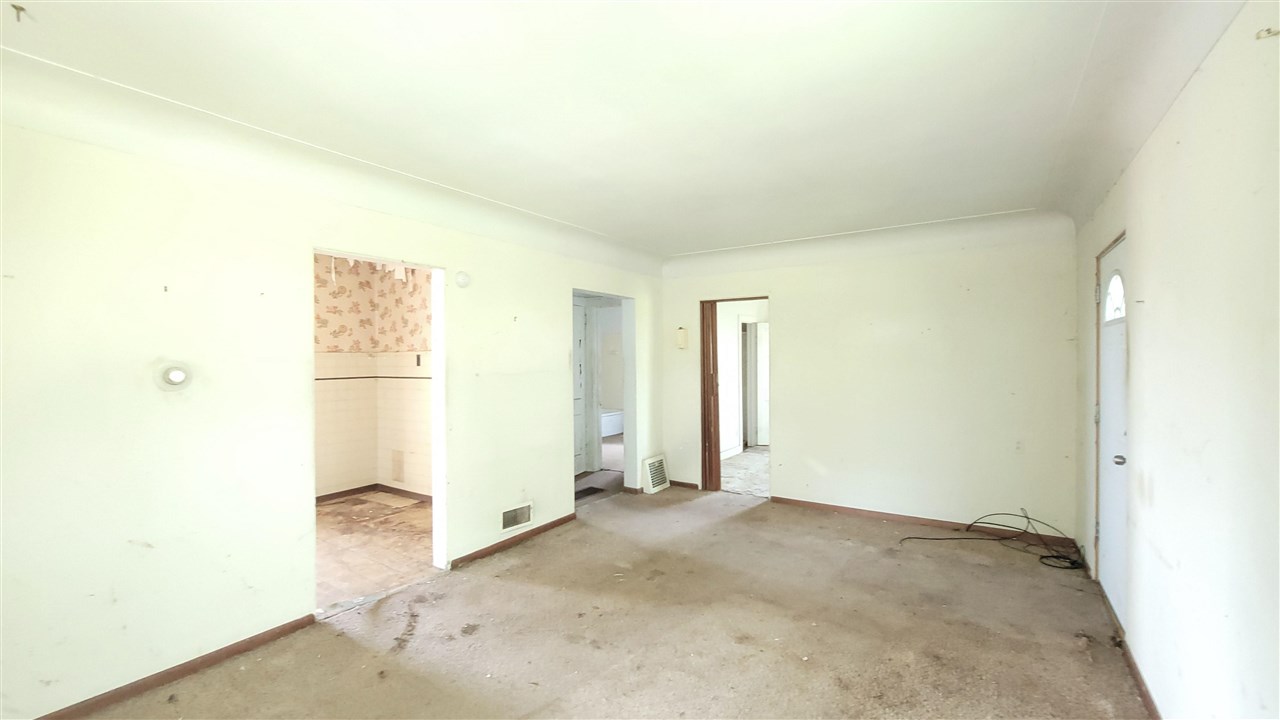 650 North New Lothrop Road Lennon, MI 48449 - Photo 12 of 23 50046786-11.JPG