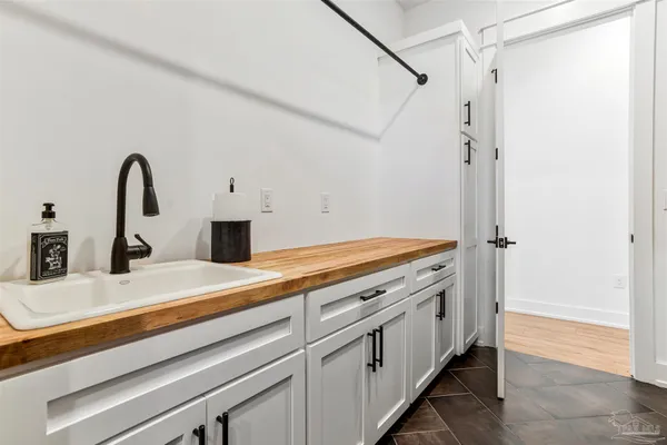 $1,090,000 | 4900 Highway 95A North, Molino, FL 32577