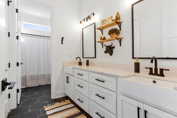 $1,090,000 | 4900 Highway 95A North, Molino, FL 32577