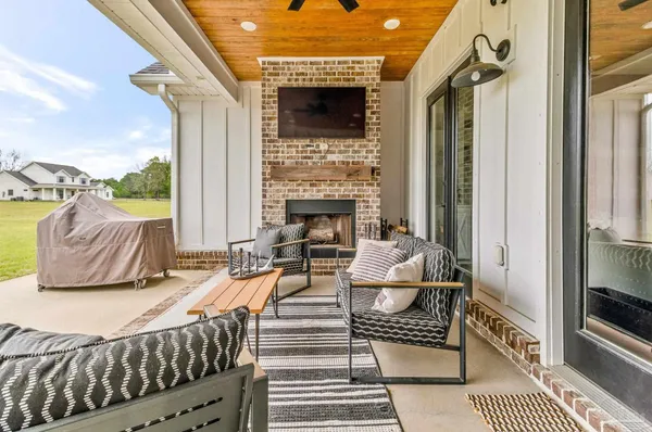 $1,090,000 | 4900 Highway 95A North, Molino, FL 32577