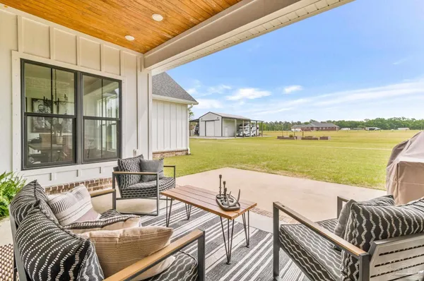 $1,090,000 | 4900 Highway 95A North, Molino, FL 32577