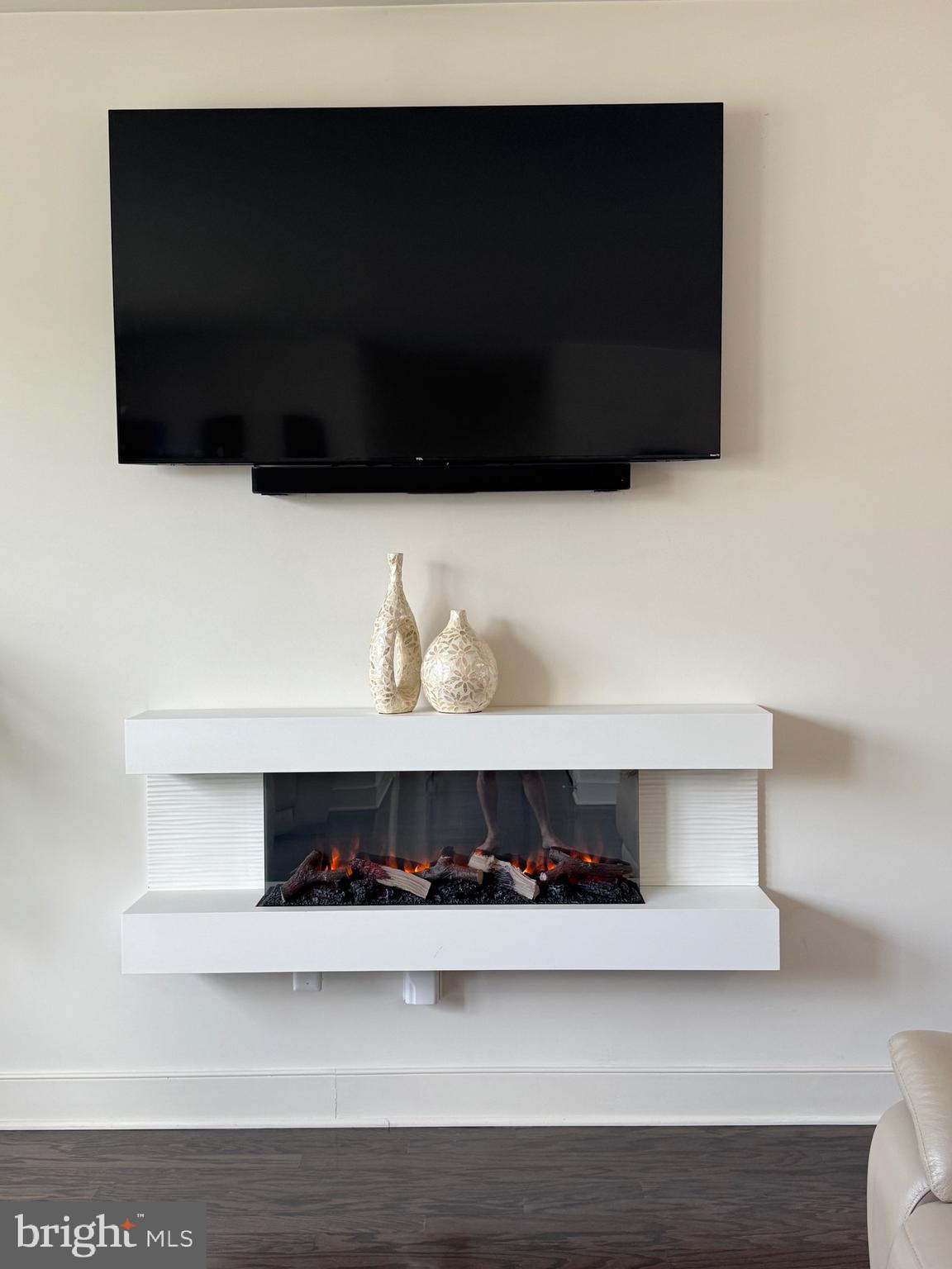 17751 Kingfisher Isle Road Dumfries, VA 22026 - Photo 10 of 38 Electric fireplace