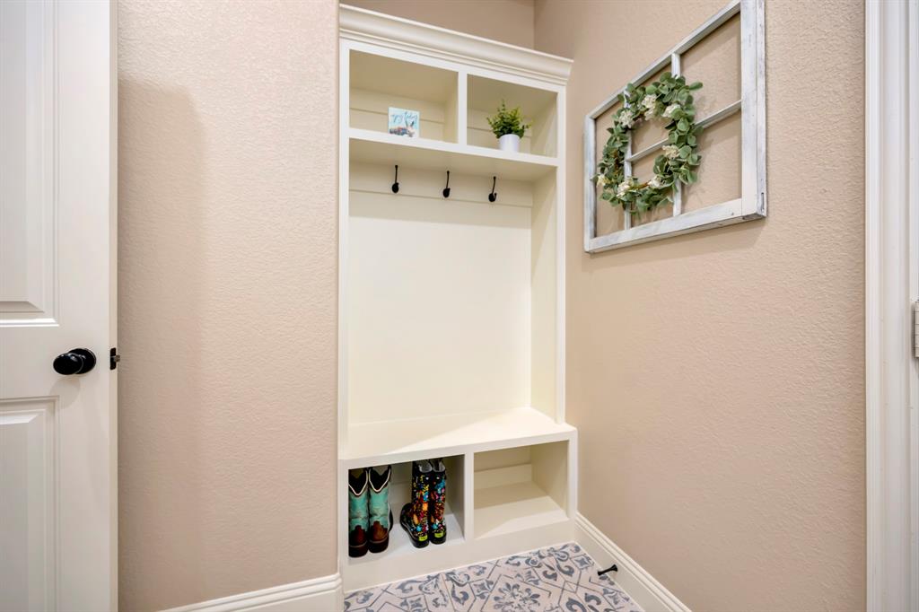3224 North Cardinal Road Azle, TX 76020 - Photo 30 of 40 Built-in mudroom bench with coat hooks and overhead shelving, featuring lower storage cubbies