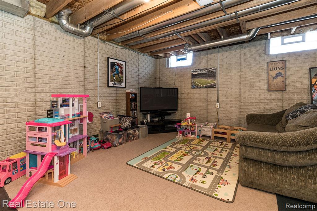 390 Shadywood Road Rochester Hills, MI 48307 - Photo 28 of 38
