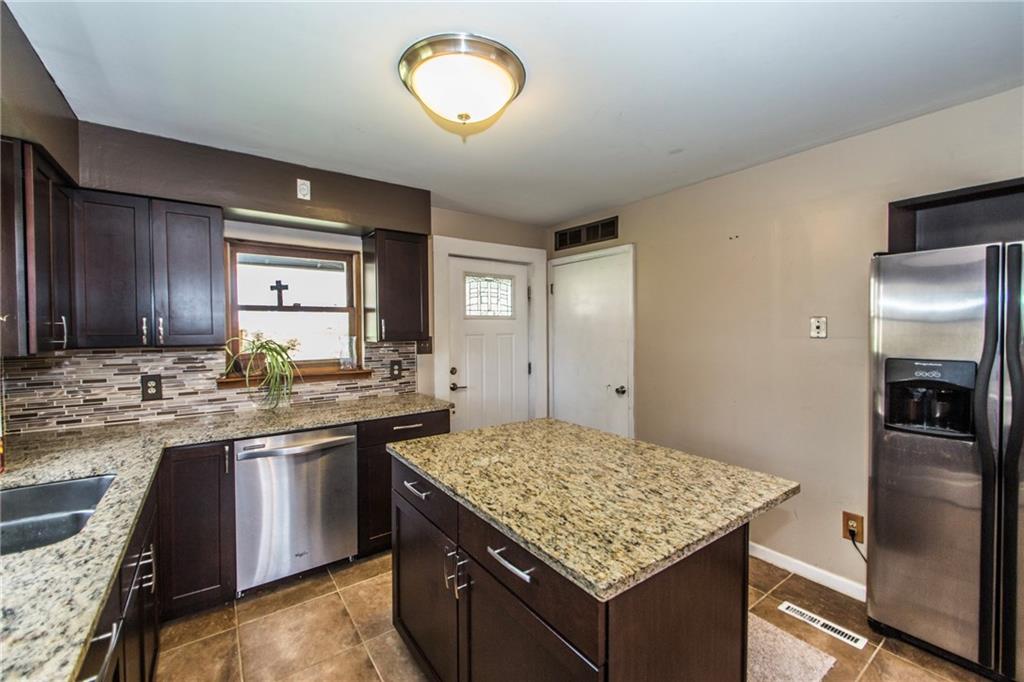 568 Pittsburgh Road Rochester, PA 15074 - Photo 3 of 25