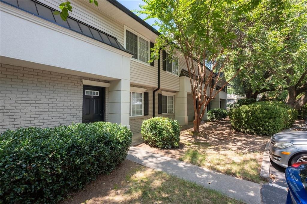 6940 Roswell Road, Unit B3 Sandy Springs, GA 30328 - Photo 3 of 28 Gallery Image 3
