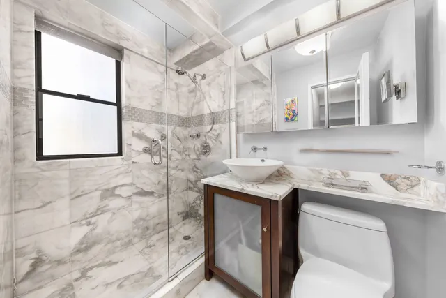 $1,495,000 | 220 East 67th Street, Unit 11G | Lenox Hill